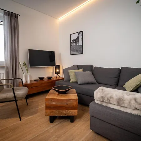 Apartments Am Eschenberg 3*